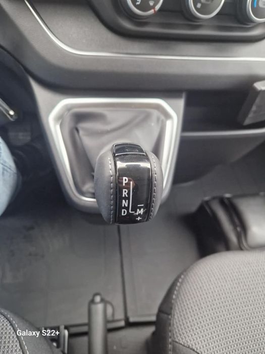 Nowy Renault Trafic 9-osób wynajem automat full pakiet ubezpieczenia