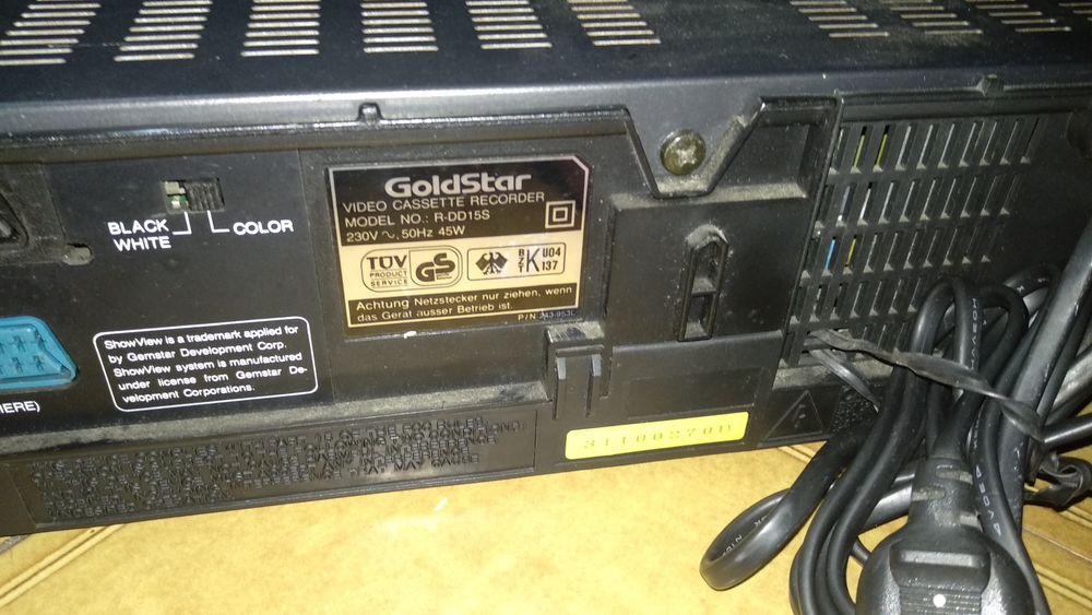 Leitor e gravador combo Video 8 e VHS da Goldstar R-DD15S(avariado)