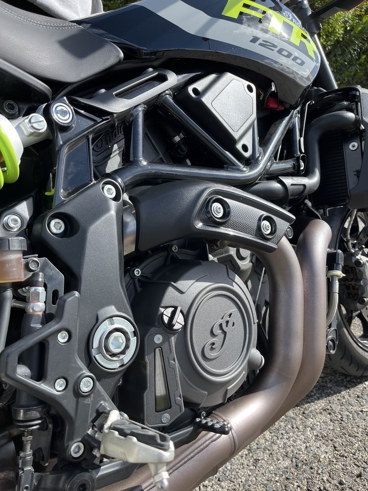 Indian FTR 1200 com 700km