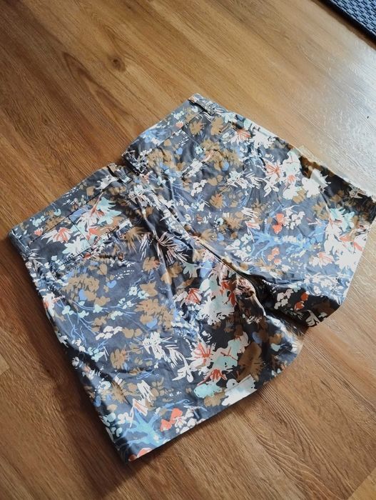 Calções com print floral da Quebramar