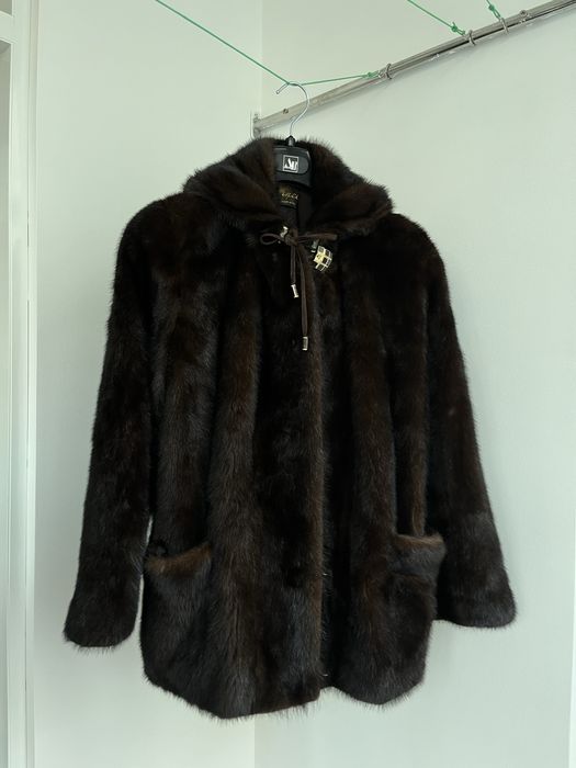 Шуба норкова коротка темно-коричнева