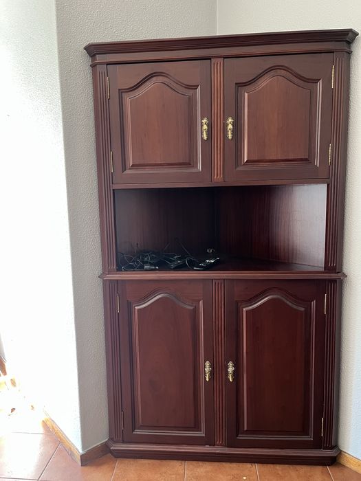 Movel de canto em madeira