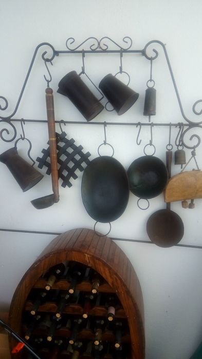 Expositor de peças rústicas para decorar parede de casa ou restaurante