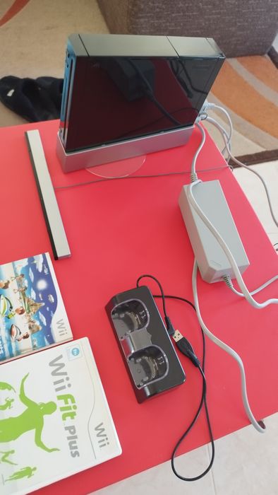 Consola Wii com todos os acessórios na imagem