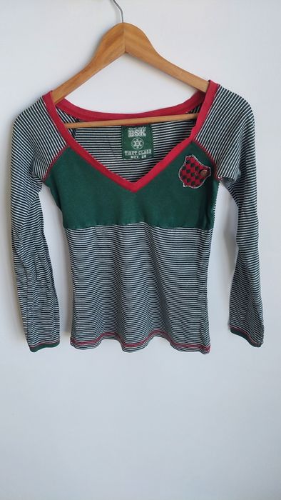 Camisola às riscas verde e branca