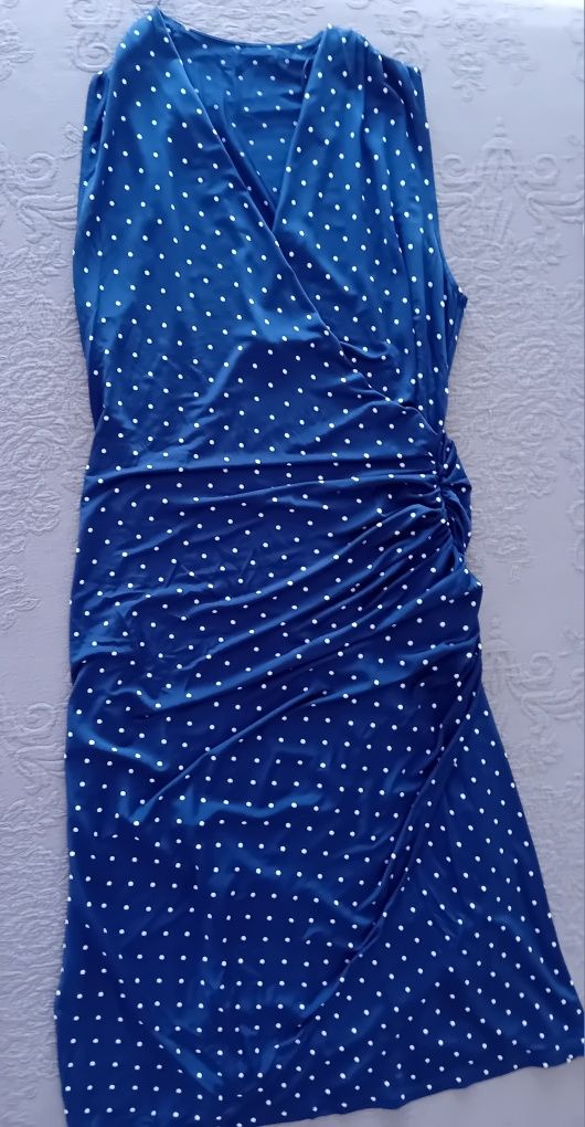 VESTIDO, em malha fresca.