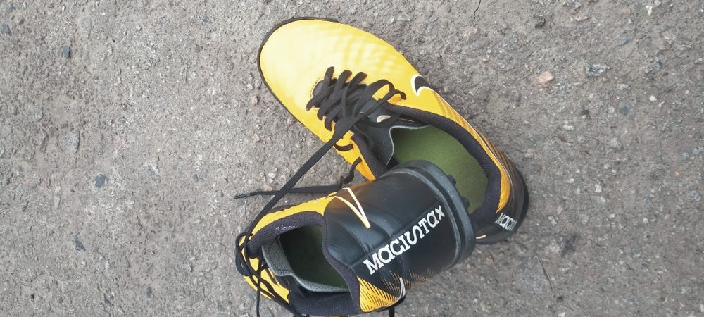 Сороконіжки Nike magista