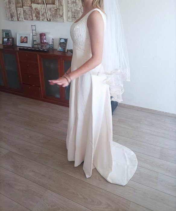 Vestido de noiva em tom pérola