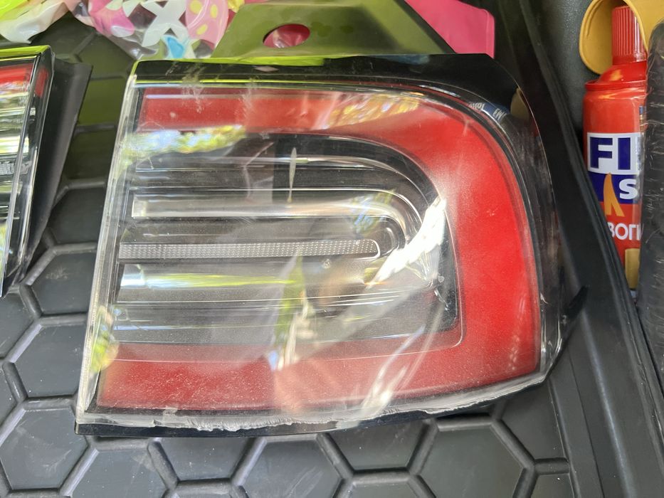 Ліхтар задній (4 піна) Tesla Model Y (Global)