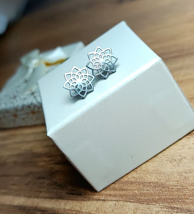 Srebrne kolczyki, stal chirurgiczna