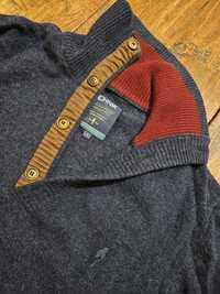 Swetr firmy OCHNIK w kolorze granatowym z ciekawymi detalami