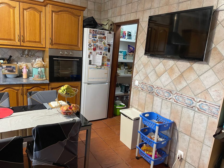 Vende moradia geminada