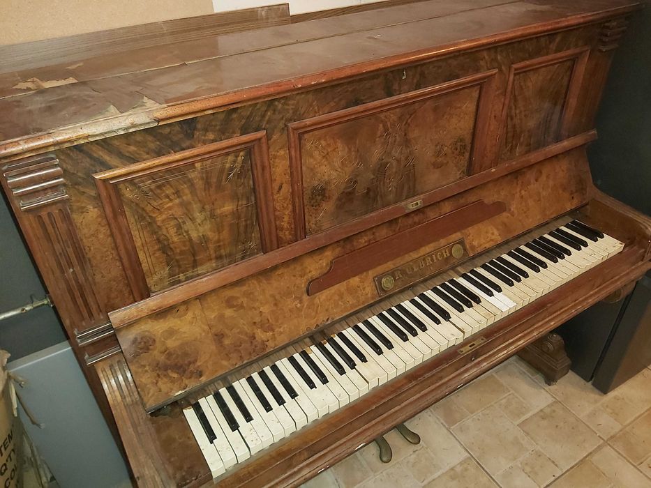 Sprzedam zabytkowe pianino