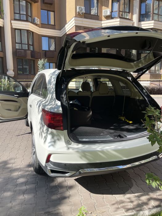 Автомобіль Acura MDX Акура
