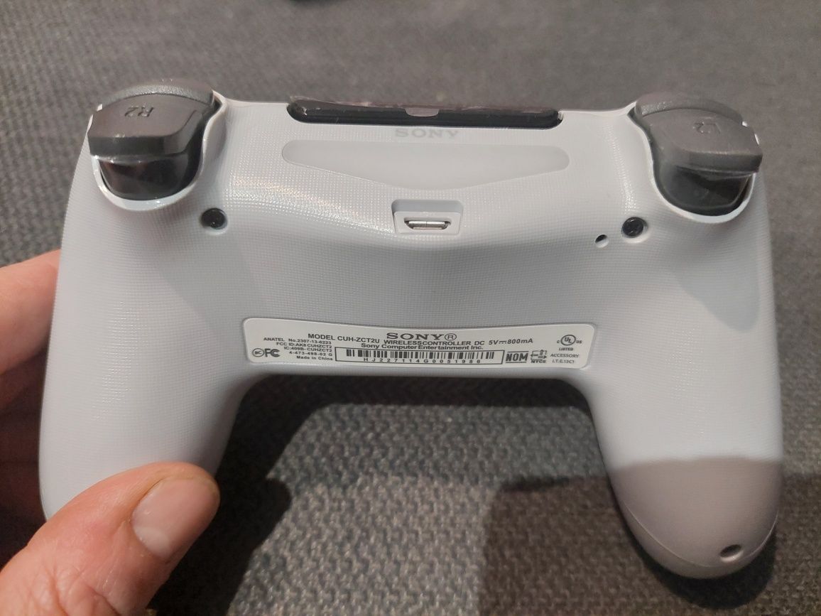 Pad do ps4 biały