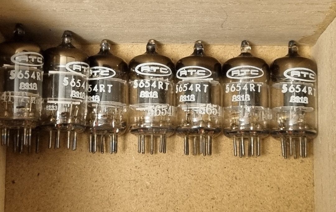 Lampy RTC 5654 NOS 8szt