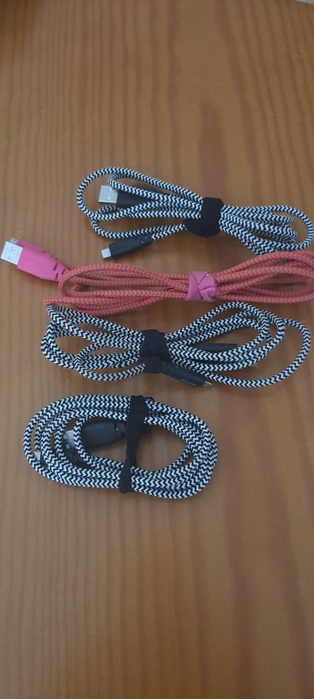 Cabos usb rosa e preto