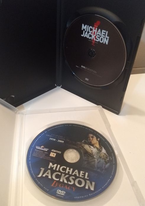 Michael Jackson - 2 biografias não oficiais, legendas em Português