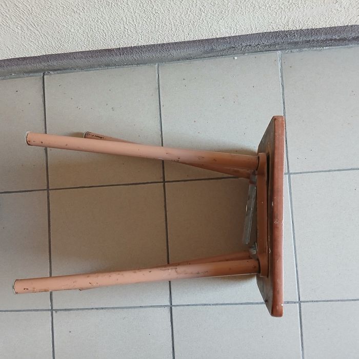 Табурет под ремонт. Стул стілець