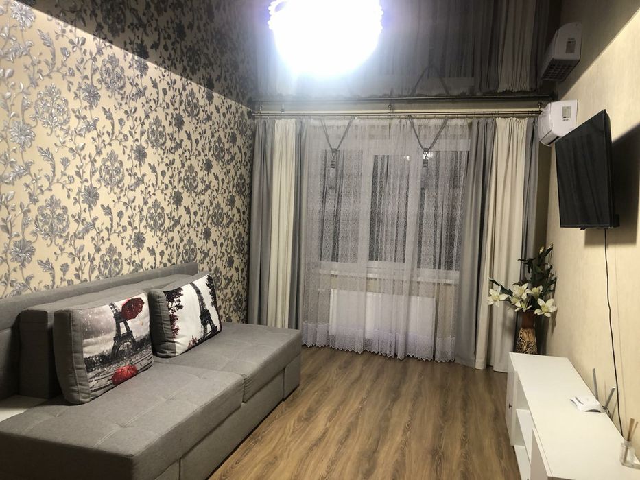 Сдам с хорошим ремонтом возле Мегацентра 1-но комн кв