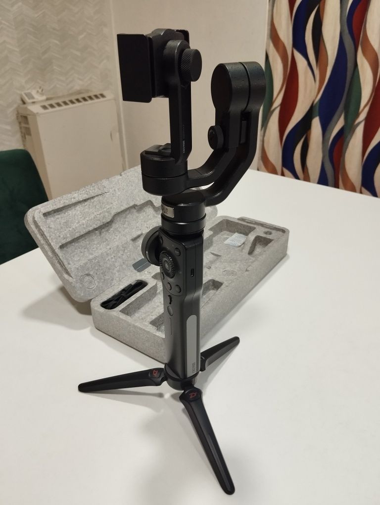 Estabilizador Zhiyun Smooth-4 - para Smartphone com controlo remoto