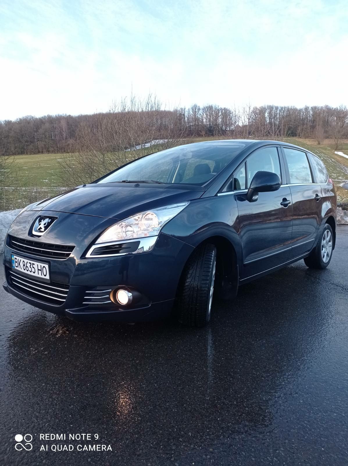 Продаю авто Peugeot 5008(торг)