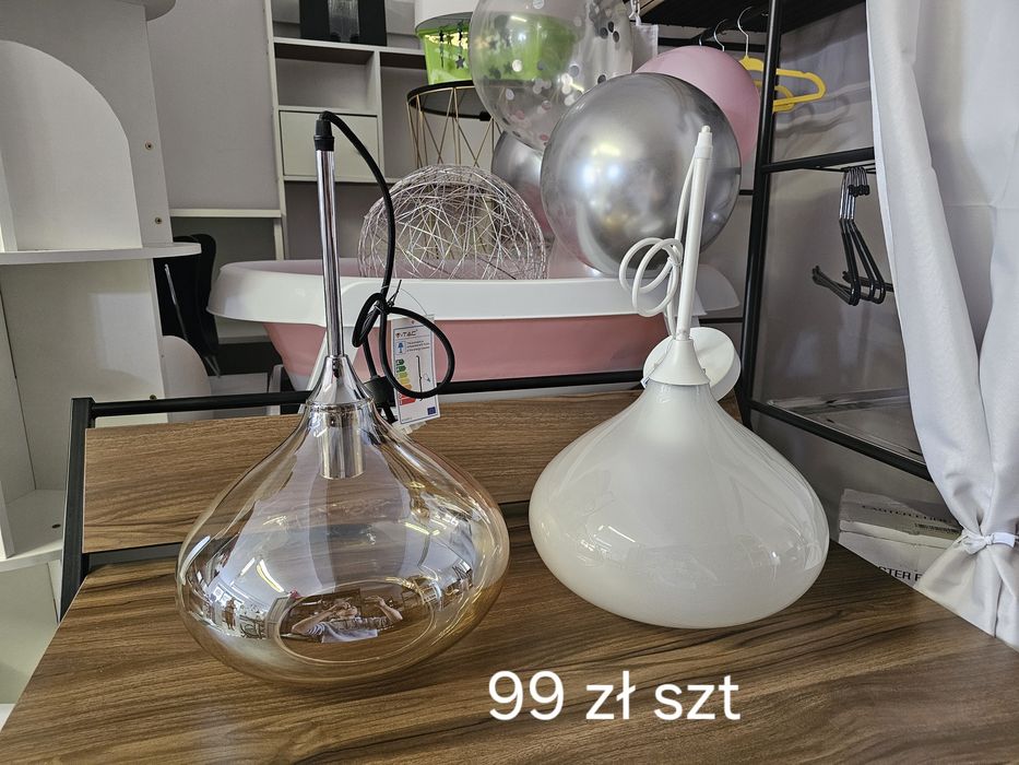 Piękny żyrandol biały,  złoty