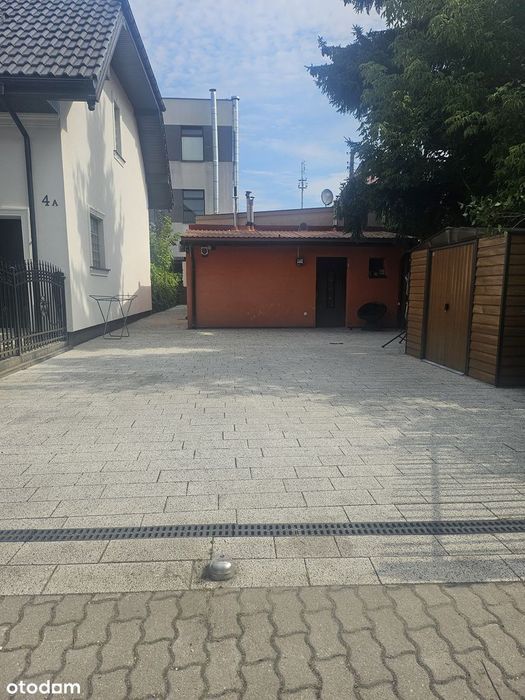 Dom 3 sypialnie+salon w centrum łomianek klima parking zwierzeta OK