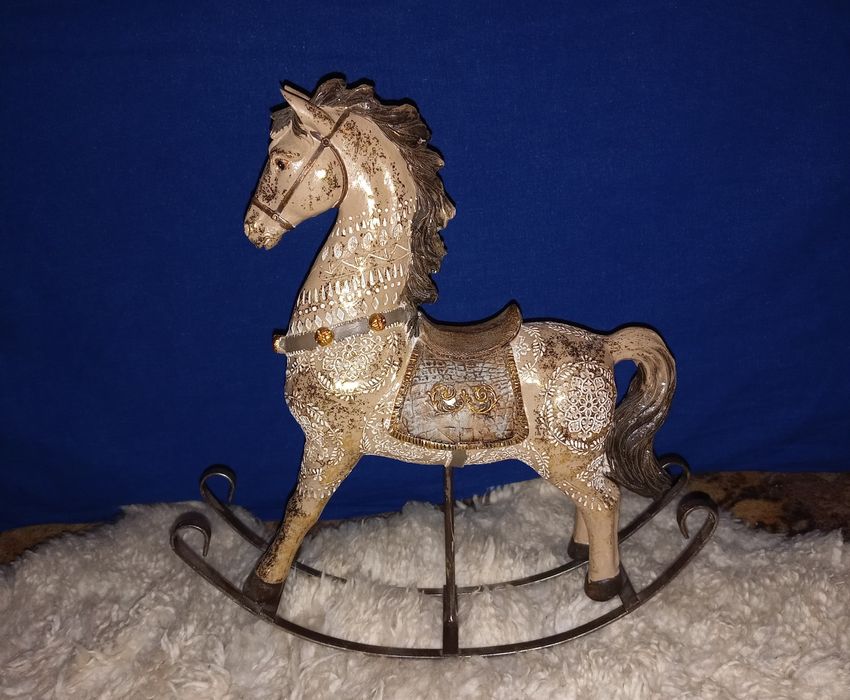 Різдвяна фігурка кінь-гойдалка