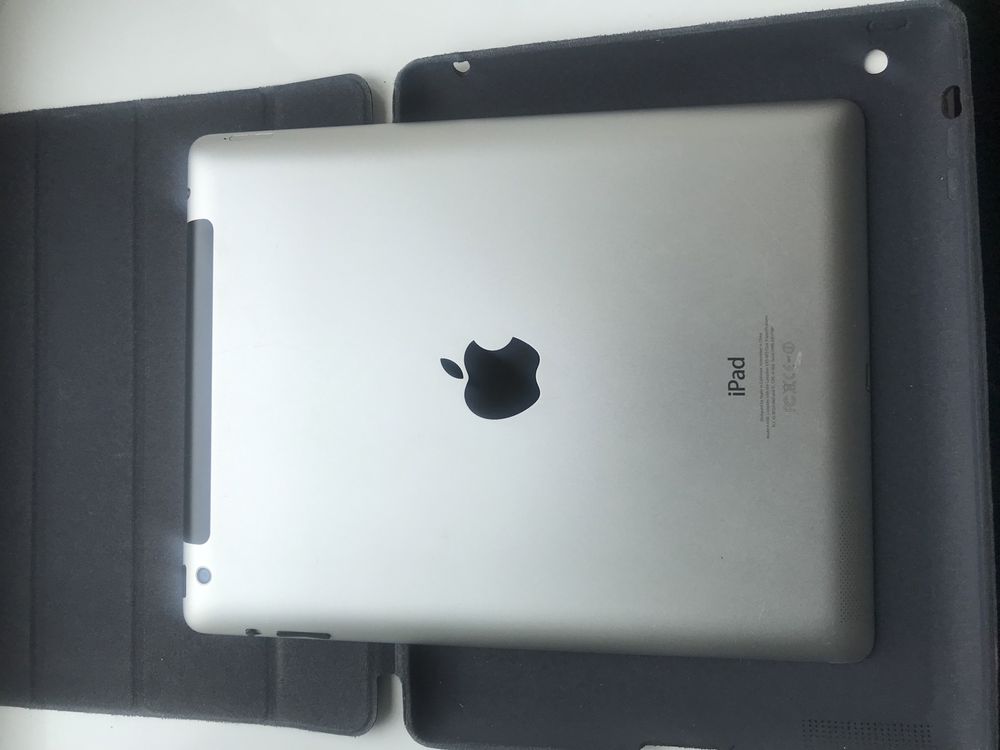 Планшет Apple iPad 4