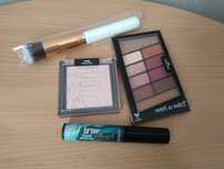 Zestaw kosmetyków Wet N Wild paleta cieni pędzel Claresa