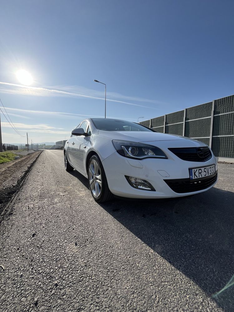 Opel Astra J 1.4T 140km Ben+Gaz 2010r