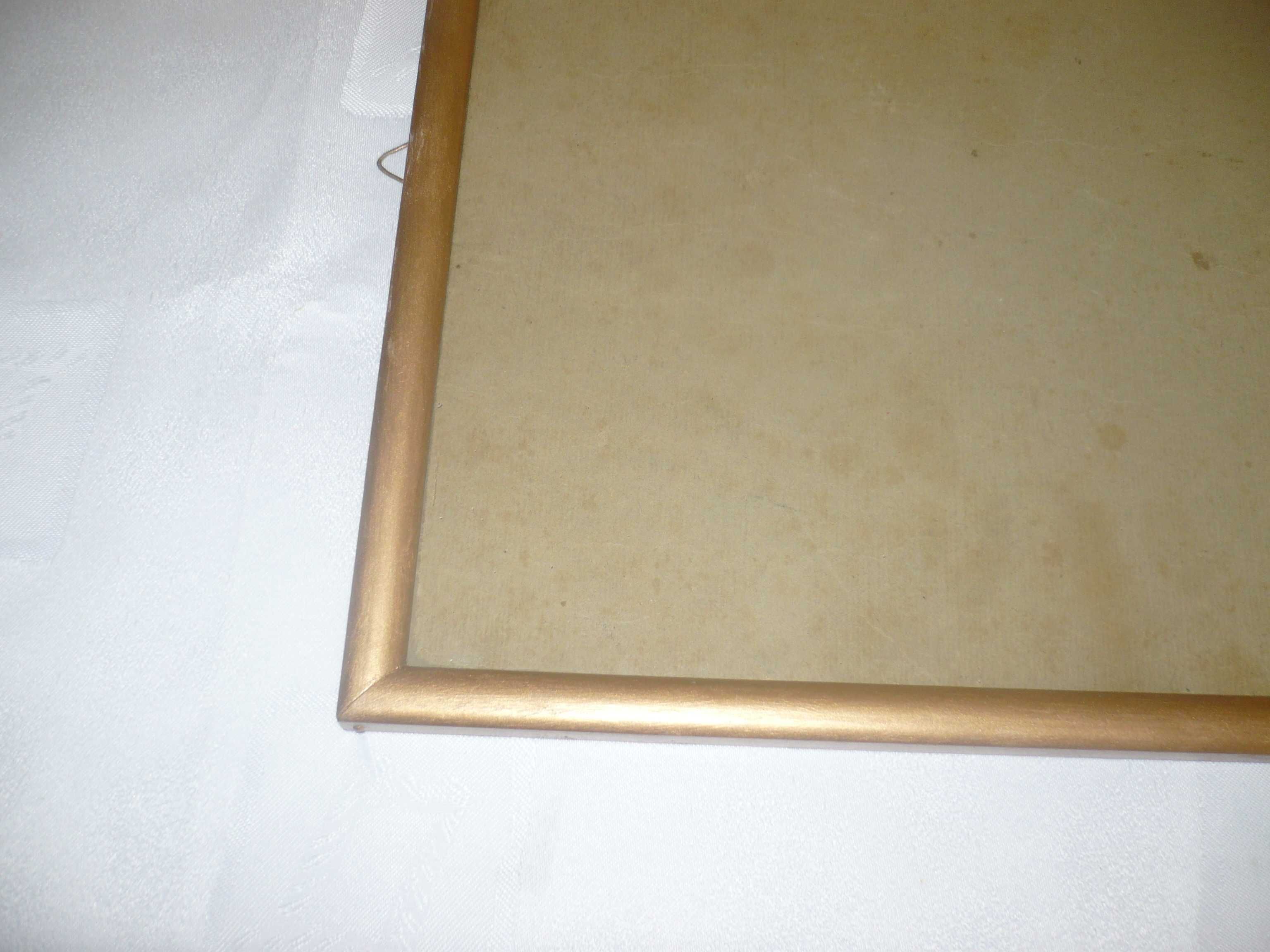 Pamiątki PRL-u drewniana złota ramka z zawieszką i szybą 36,3cm x 27cm