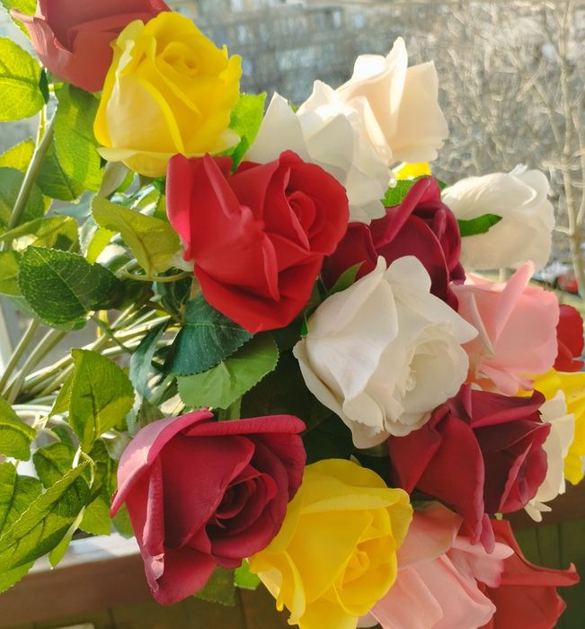 Неймовірно гарні силіконові троянди.