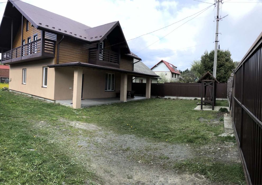 Славсько у центрі будинок! Без власників!Чан !Подова оренда житла!