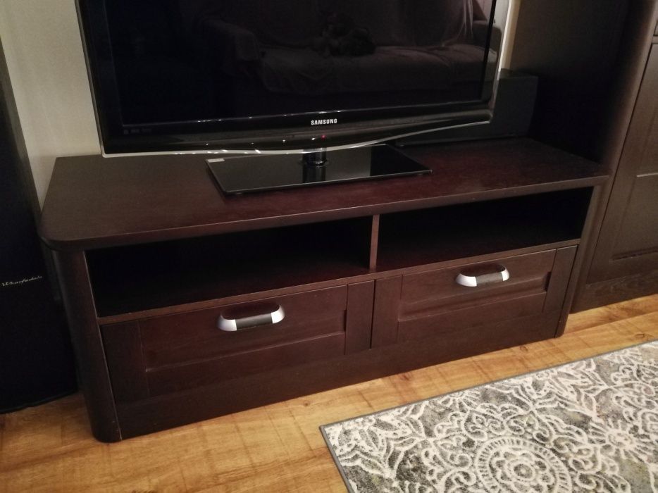 MeblE dębowe (witryna, stolik RTV) Stan bdb Możliwy dowóz