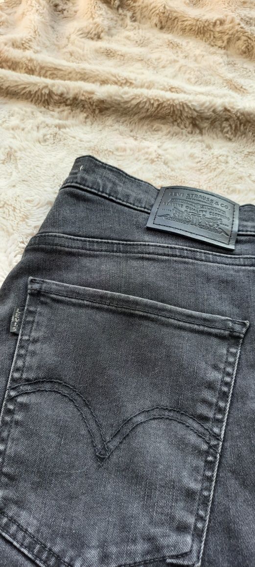 Ciemne spodnie jeansowe Levis W30 L32