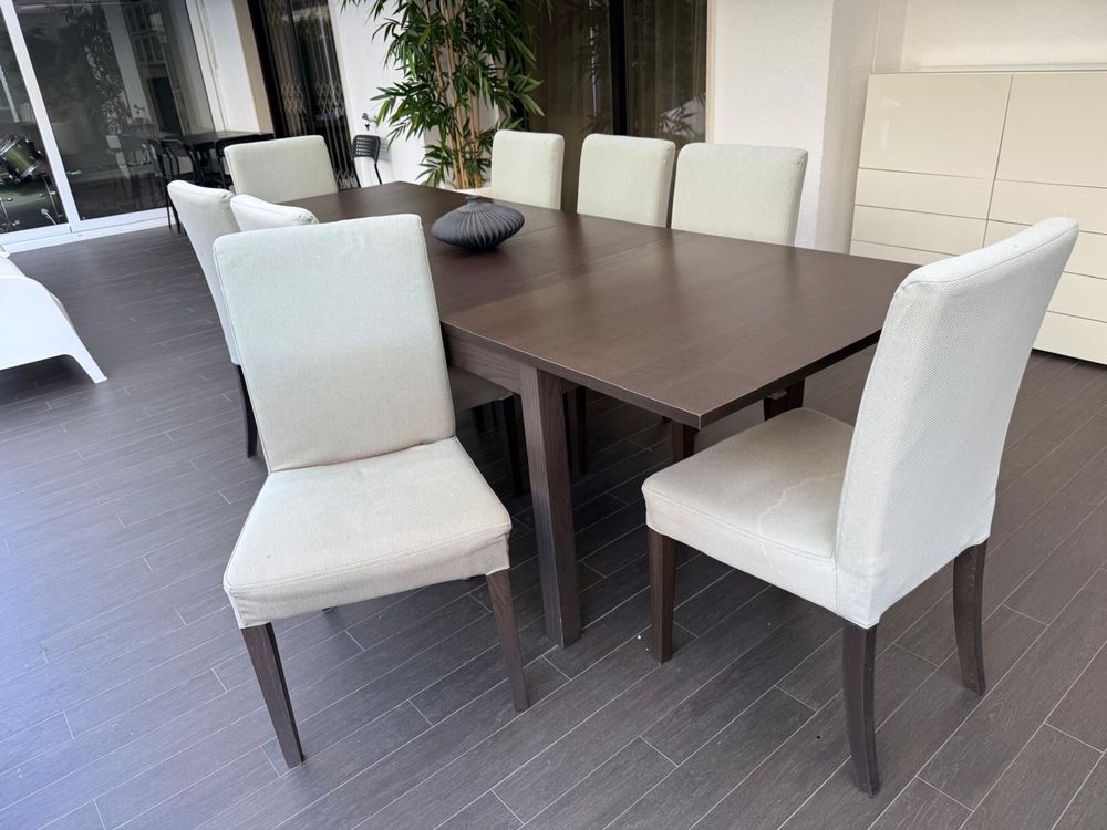 Cadeiras de mesa madeira e pano