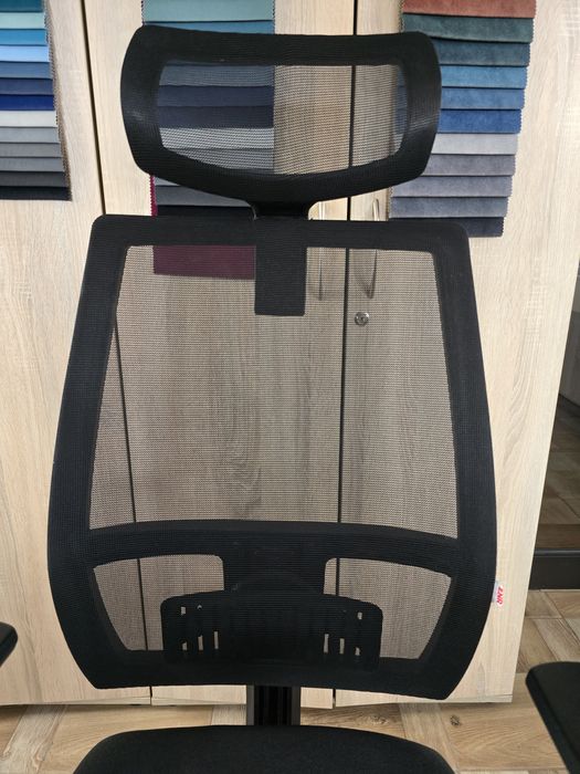 Fotel ergonomiczny biurowy z zagłówkiem