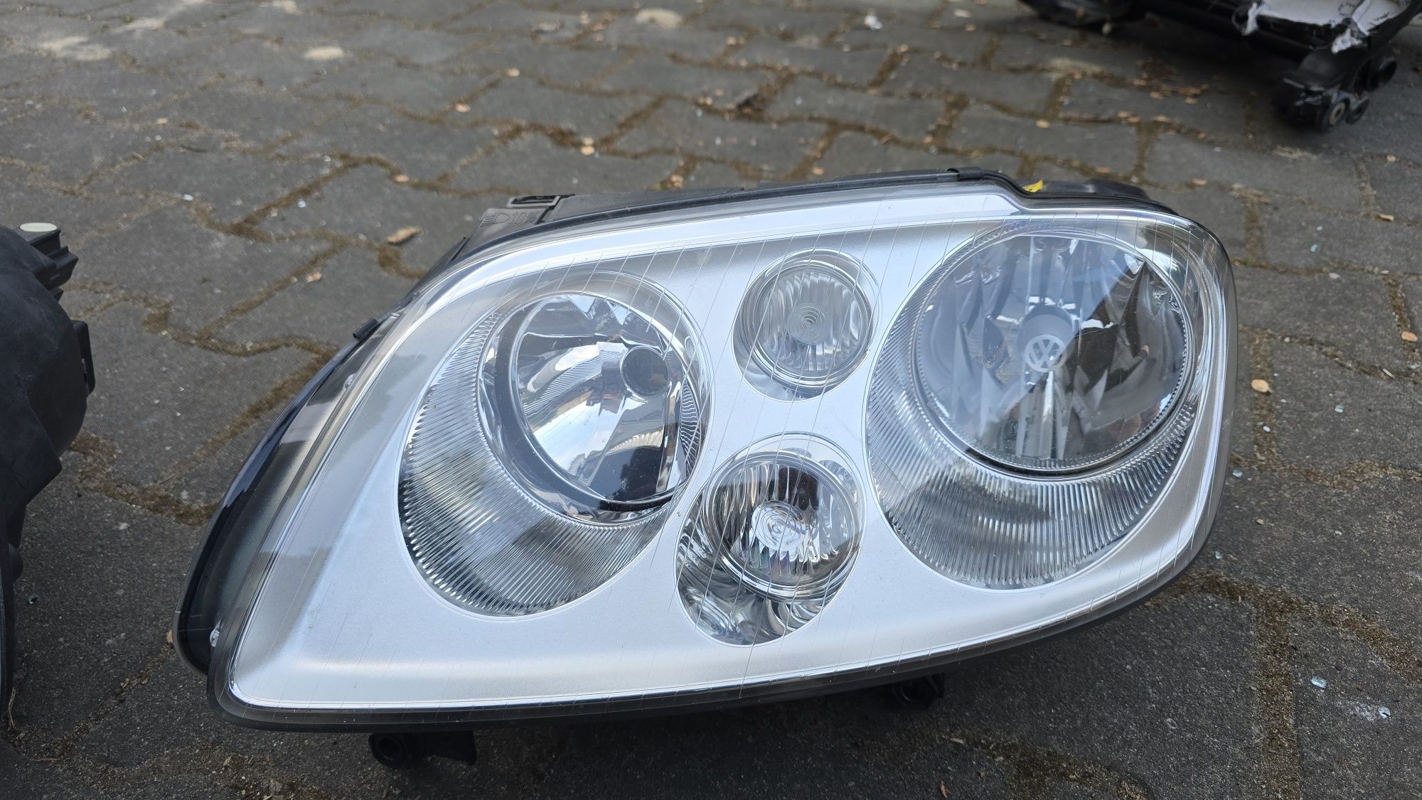 Lampy przednie VW Touran I lewa prawa komplet klosze idealne