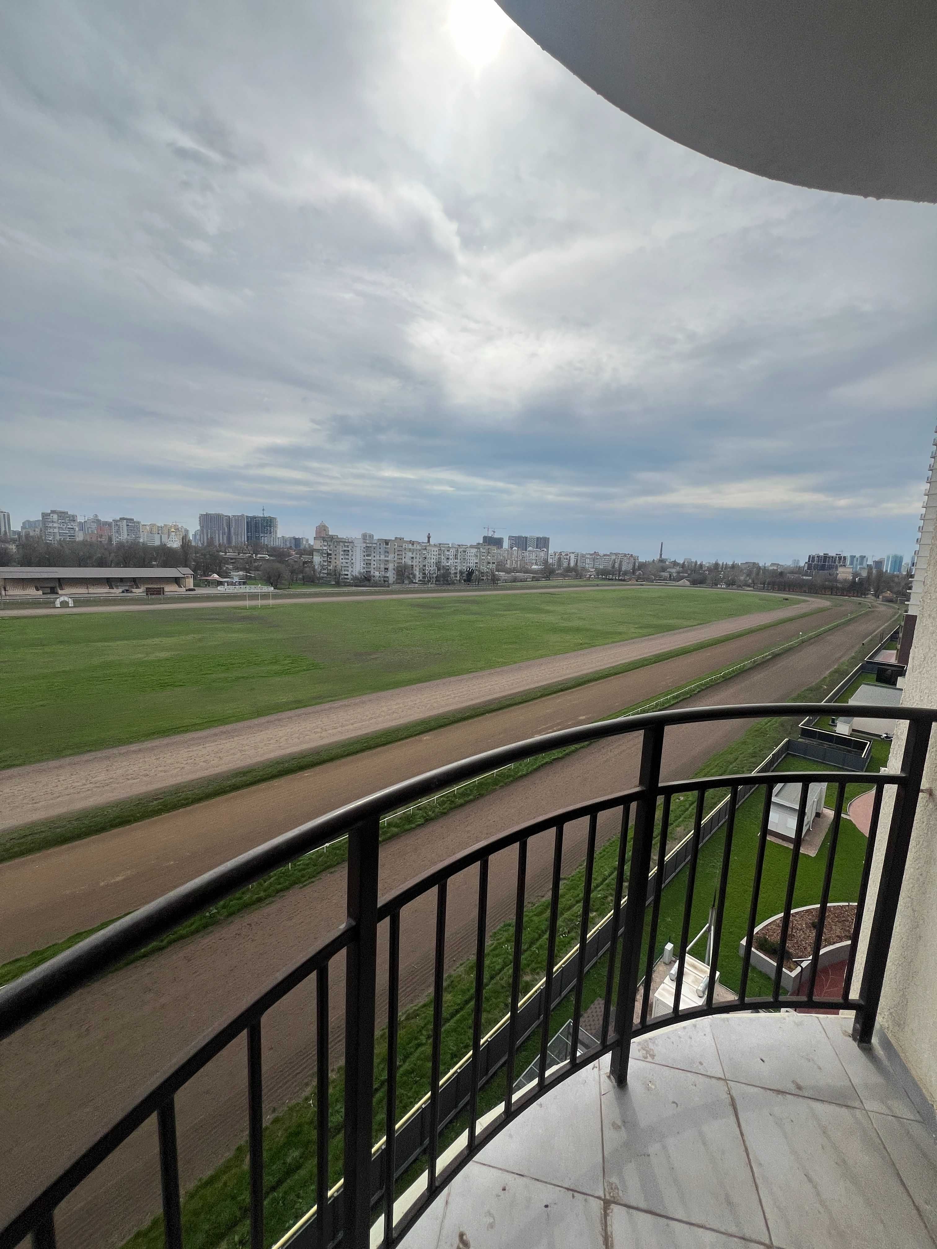 60 Жемчужина Краснова 2 ком Прямой вид Ипподрома Тераса