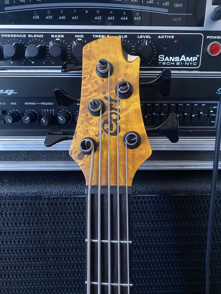 Gitara basowa marki Cort A5 plus SC