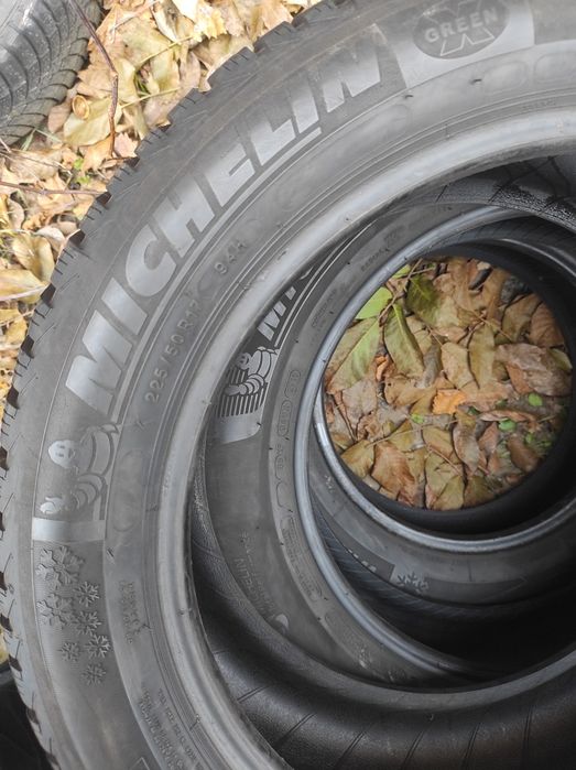 Шины зима 225/50R17.