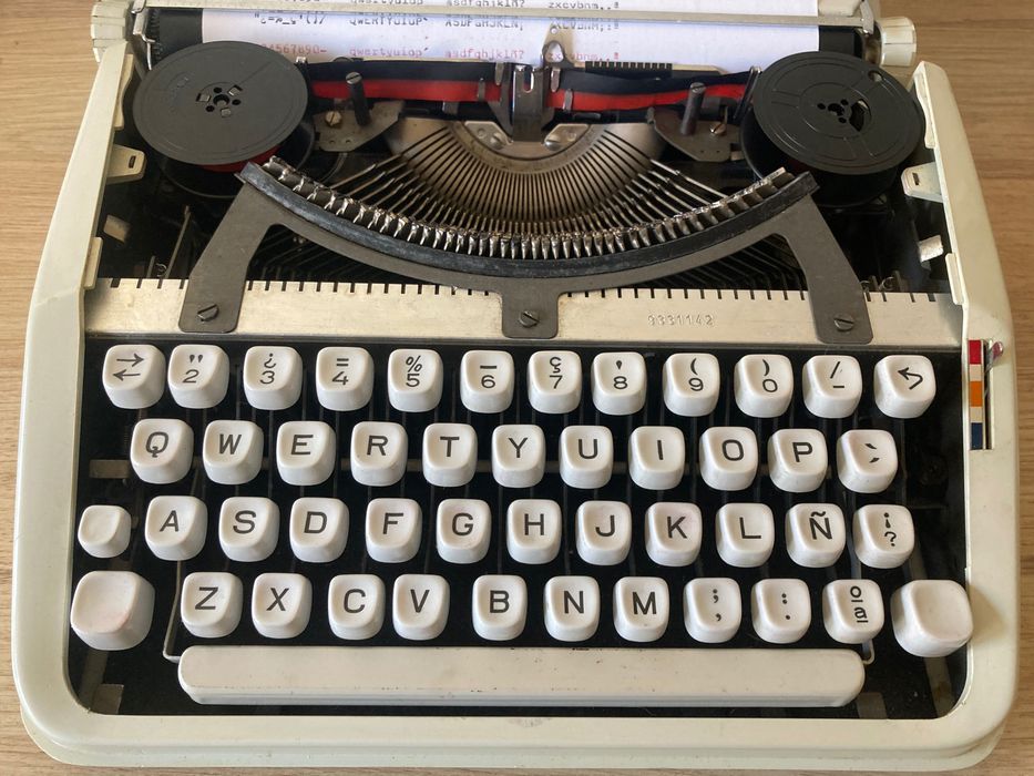 Máquina de escrever  **  Hermes Baby