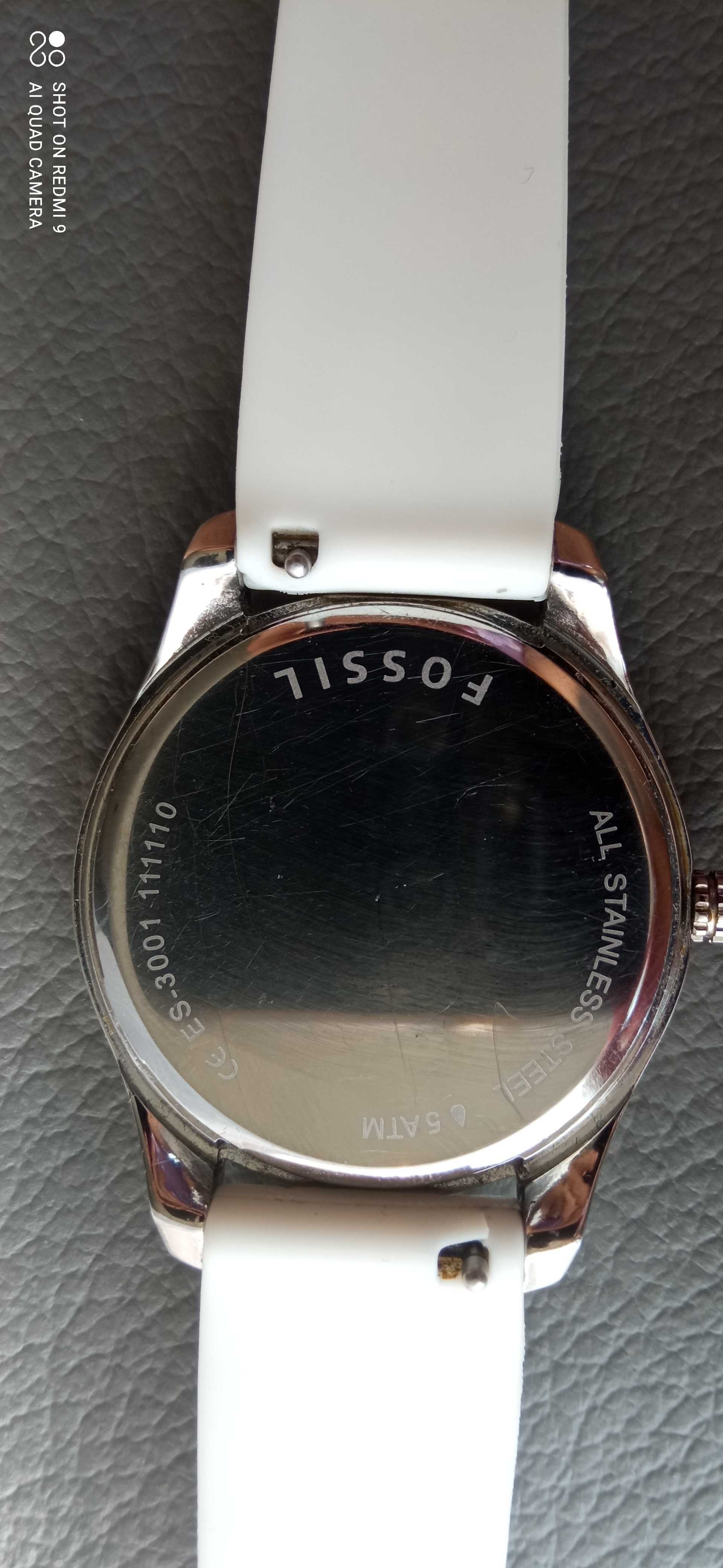 Damski zegarek Fossil na silikonowej bransolecie