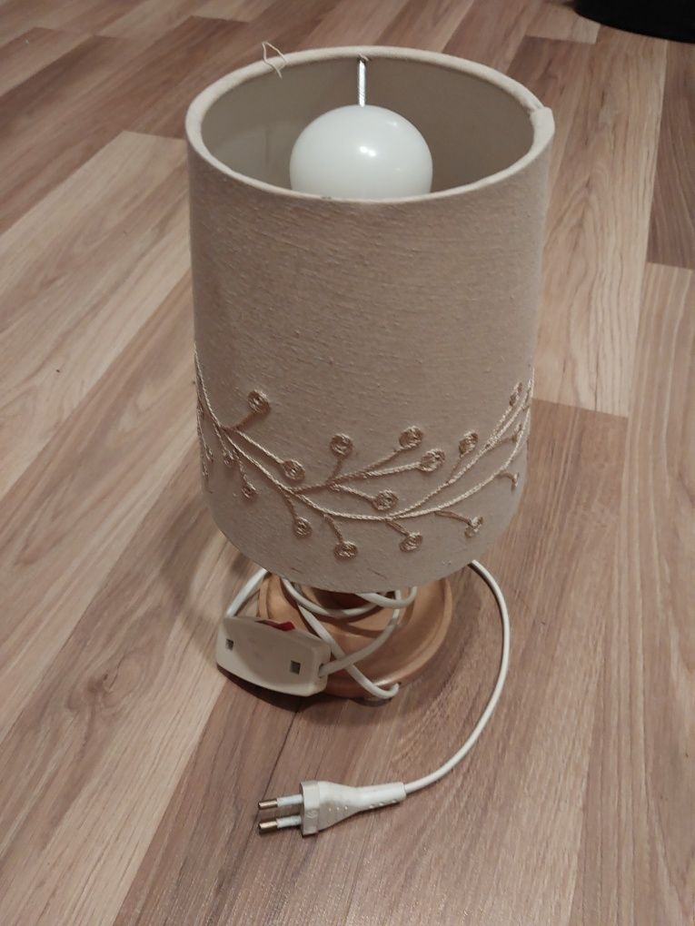 Lampa z kloszem z wzorem