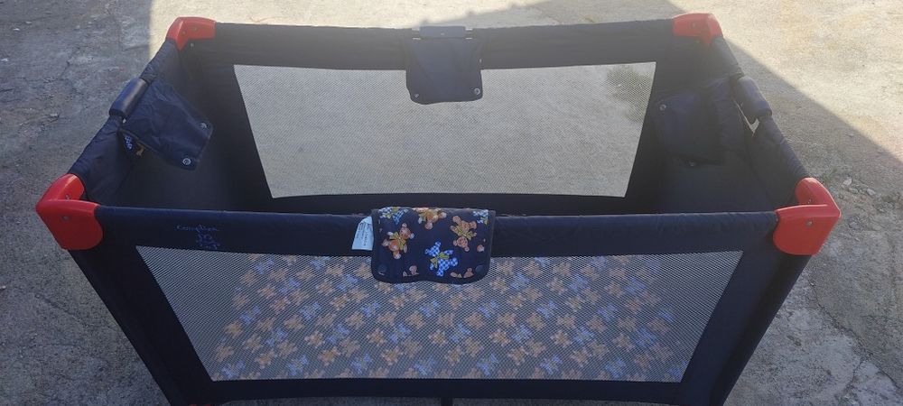 Berço, cadeiras para criança desocupar