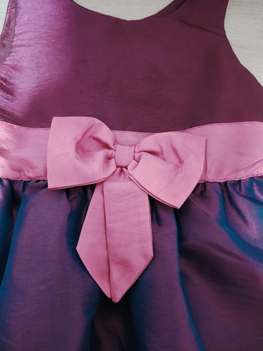 Wizytowa sukienka firmy H&M używana rozmiar 6- 7 lat 122 cm