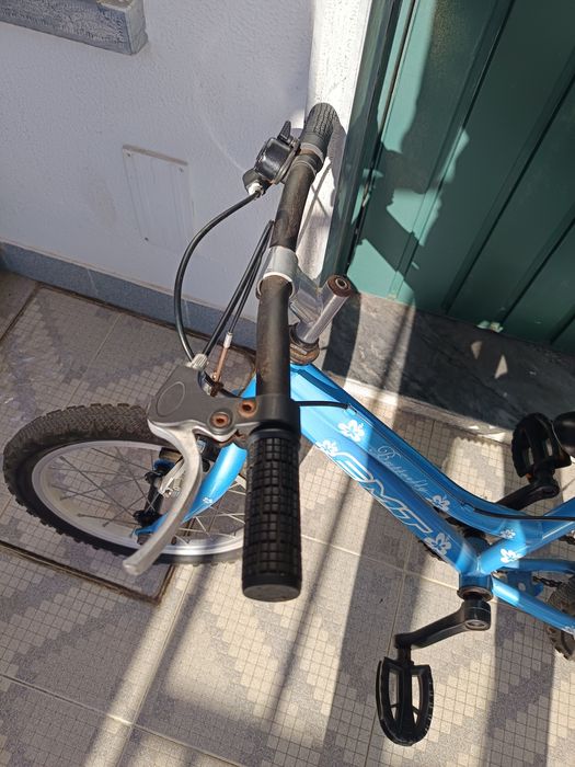 Bicicleta criança com rodas