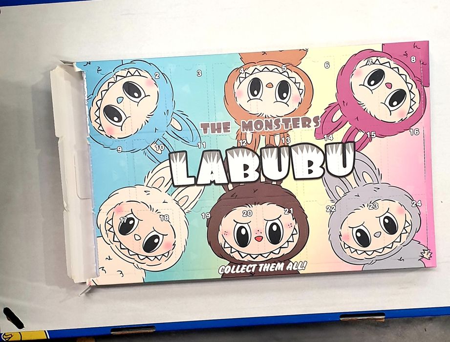 Kalendarz Adwentowy.z 24 figfigurkami wym 24x38cm